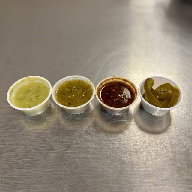 Salsas / Jalapeños.