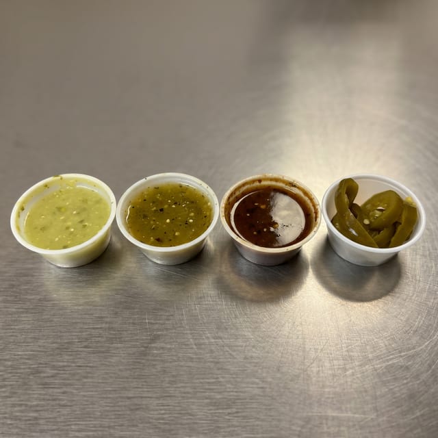 Salsas / Jalapeños.