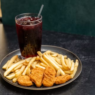 Kids Chicken Nuggets & Fries
